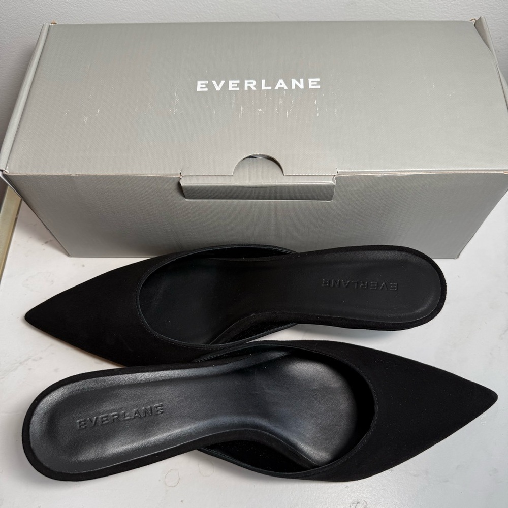 Everlane Black Suede Studio Kitten Heels - BNWT in box. - Picture 2 of 10